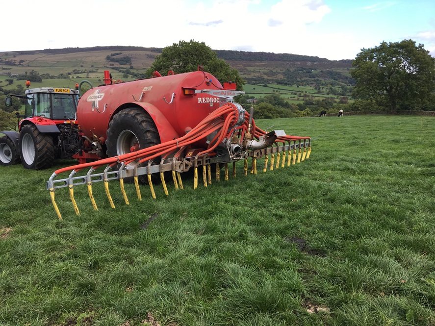 Slurry spreading with dribble bar