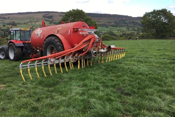 Slurry spreading with dribble bar Slurry spreading with dribble bar